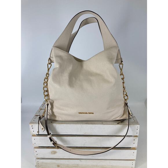 MICHAEL KORS, IVORY PEBBLED LEATHER SHOULDER BAG (ASIS) - Picture 1 of 15